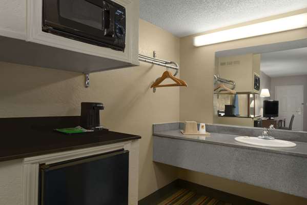  - Super 8 Motel Meridian - I-20 & I-59, Exit 154