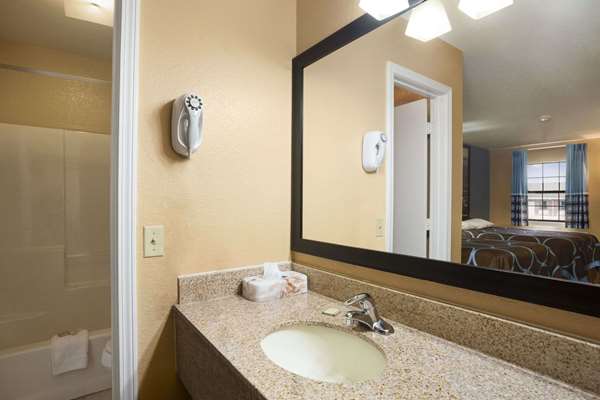  - Super 8 Motel Henryetta - I-40, Exit 237