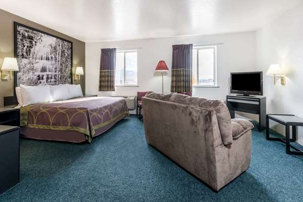 Suite - Super 8 Hotel Reserve Missoula - I-90, Exit 101
