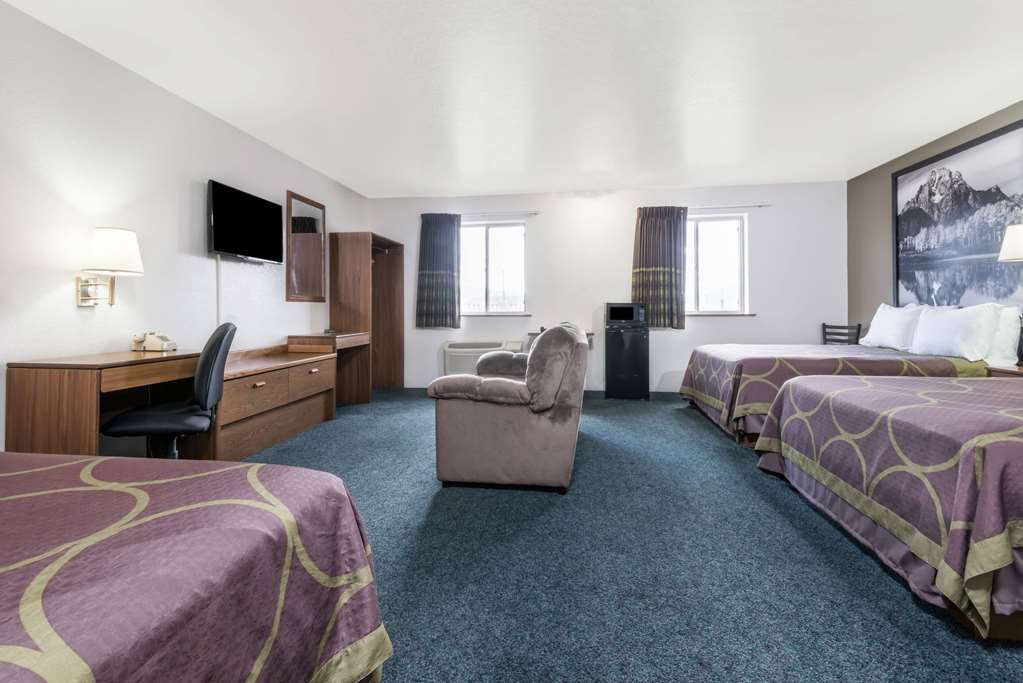 Super 8 by Wyndham Missoula/Reserve St. - Tap to explore photos