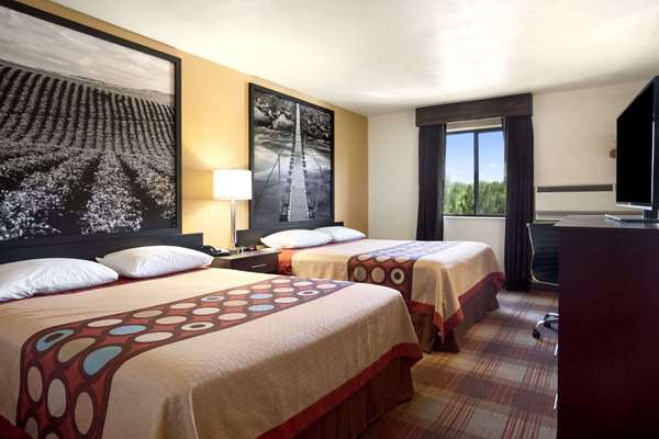  - Super 8 Hotel Idaho Falls - I-15, Exit 118