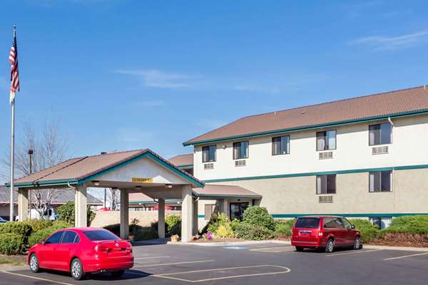 Exterior view - Super 8 Hotel Yakima Area Union Gap - I-82, Exit 36