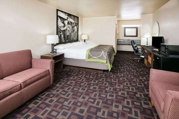 Suite - Super 8 Hotel West Oklahoma City - I-40, Exit 145