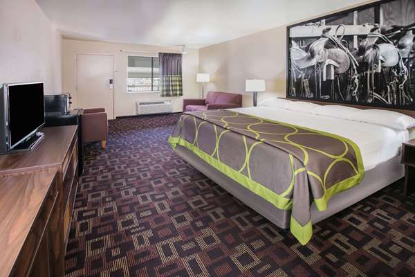Suite - Super 8 Hotel West Oklahoma City - I-40, Exit 145