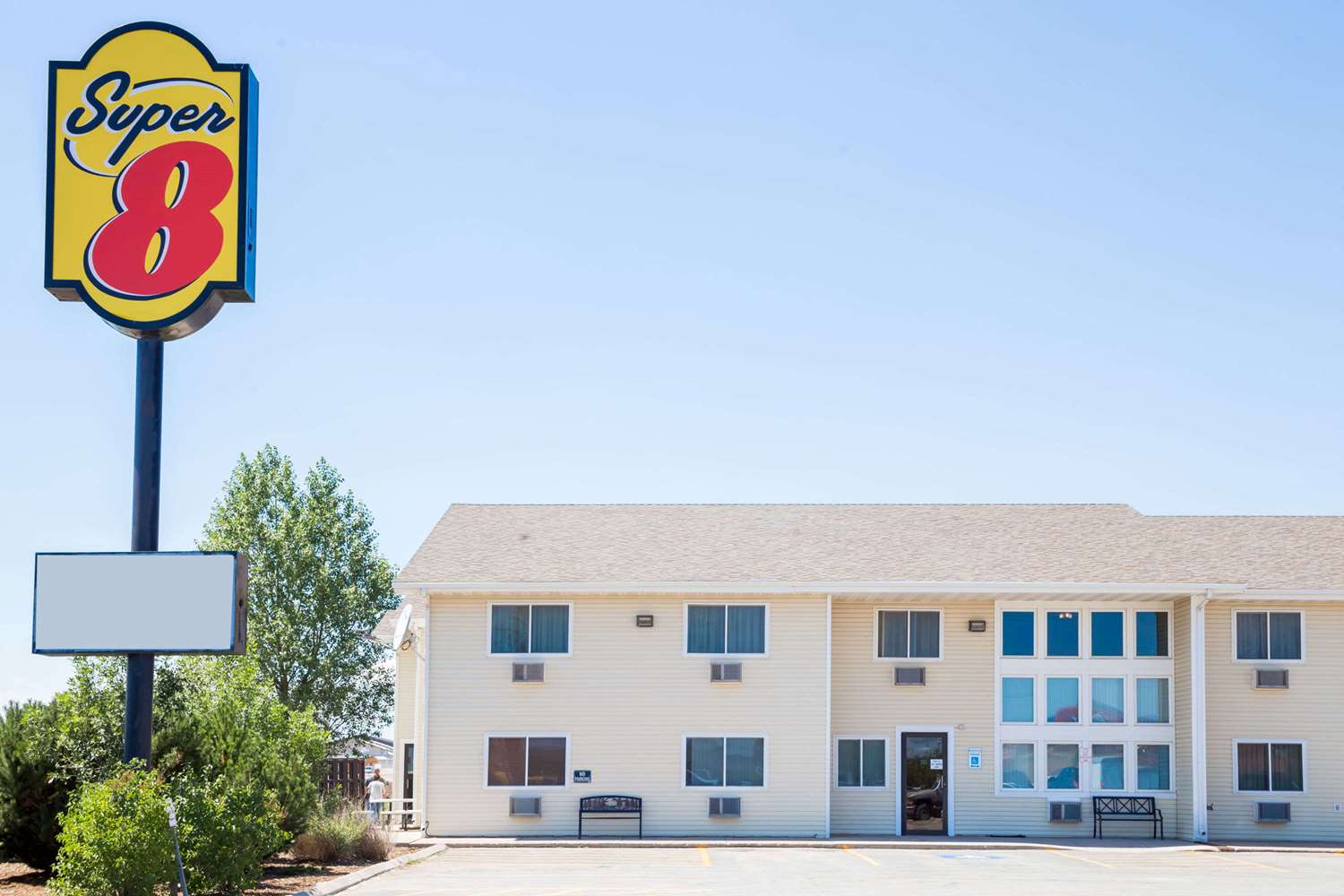 Super 8 Hotel Lewistown, MT See Discounts