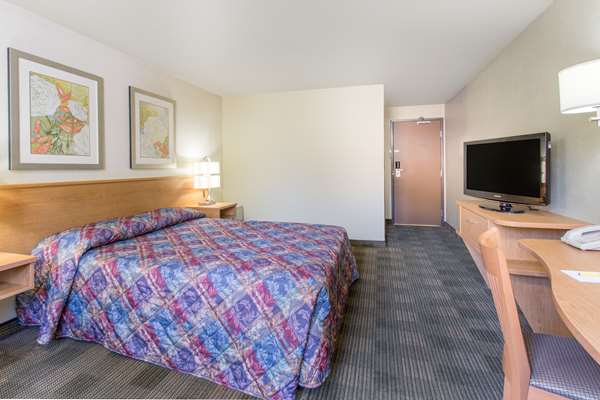  - Super 8 Hotel Lacey - I-5, Exit 109