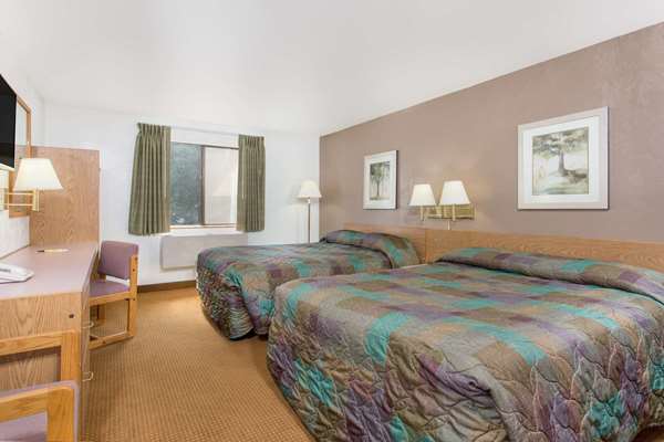  - Super 8 Hotel Lacey - I-5, Exit 109