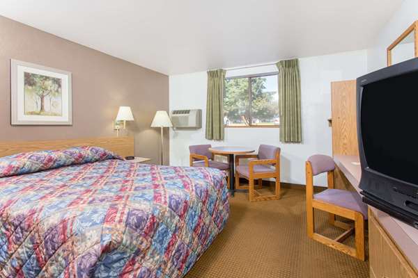  - Super 8 Hotel Lacey - I-5, Exit 109