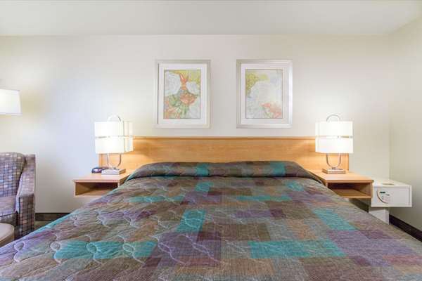  - Super 8 Hotel Lacey - I-5, Exit 109