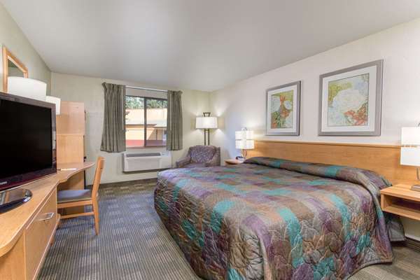  - Super 8 Hotel Lacey - I-5, Exit 109