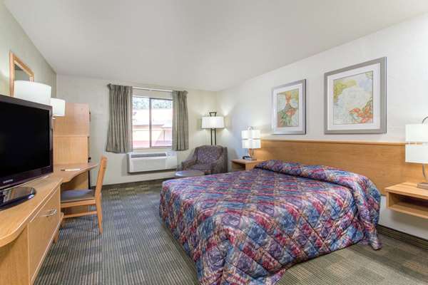  - Super 8 Hotel Lacey - I-5, Exit 109