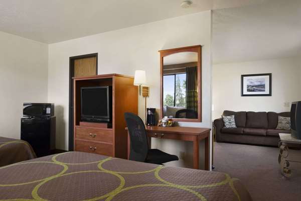 Suite - Super 8 Hotel Port Angeles