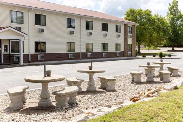 Exterior view - Super 8 Hotel Fort Knox Area Radcliff