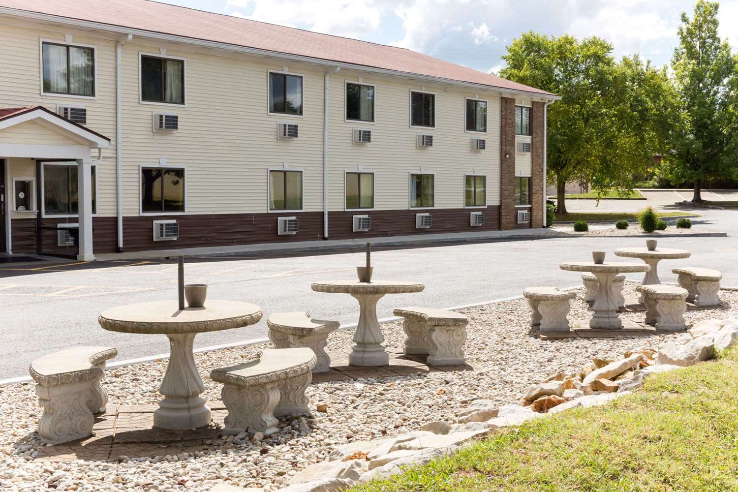 Super 8 Hotel Fort Knox Area Radcliff, KY See Discounts