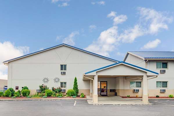 Exterior view - Super 8 Hotel Emerson Indianapolis - I-74 & I-465, Exit 52