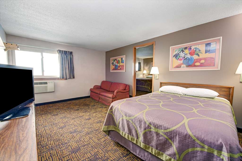 SUPER 8 BY WYNDHAM INDIANAPOLIS/EME-guestroom-Guest Room,Suite,On-Site.jpg