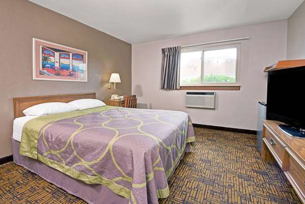  - Super 8 Hotel Emerson Indianapolis - I-74 & I-465, Exit 52