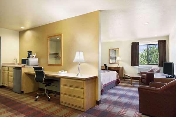 Suite - Super 8 Hotel Kennewick