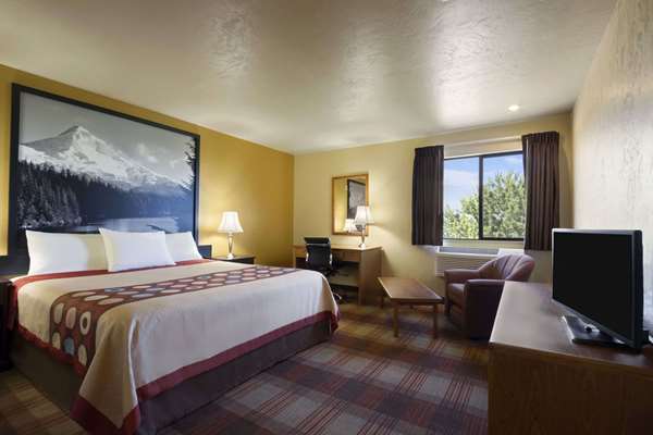 Suite - Super 8 Hotel Kennewick