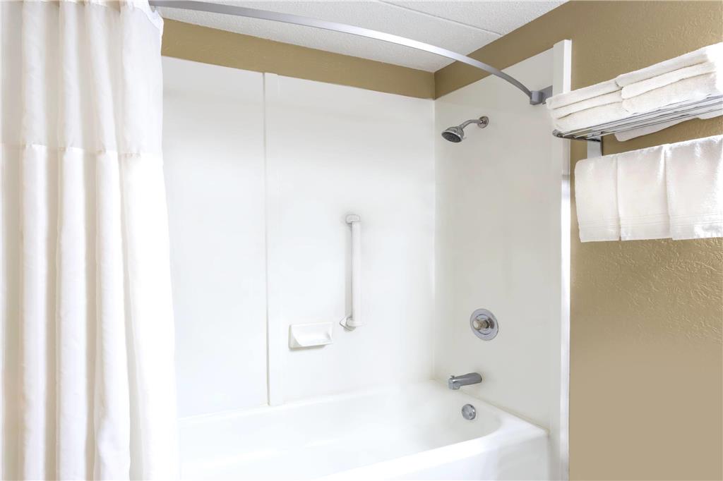 SUPER 8 LOGANSPORT-guestroom-Guest Room,Bathroom,On-Site.jpg