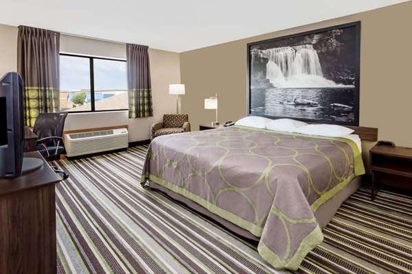  - Super 8 Hotel Plymouth