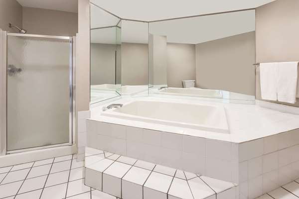 Suite - Super 8 Hotel Plymouth