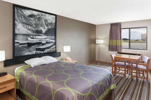  - Super 8 Hotel Gilman - I-57, Exit 283