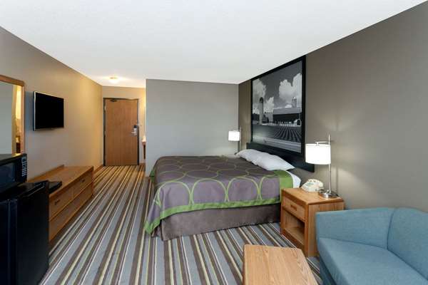  - Super 8 Hotel Gilman - I-57, Exit 283