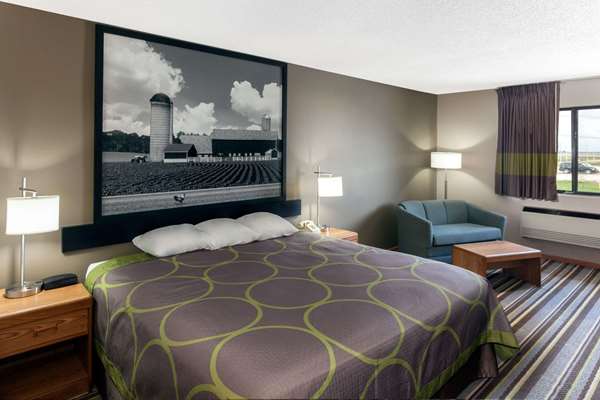  - Super 8 Hotel Gilman - I-57, Exit 283