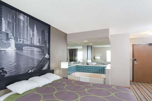  - Super 8 Hotel Gilman - I-57, Exit 283