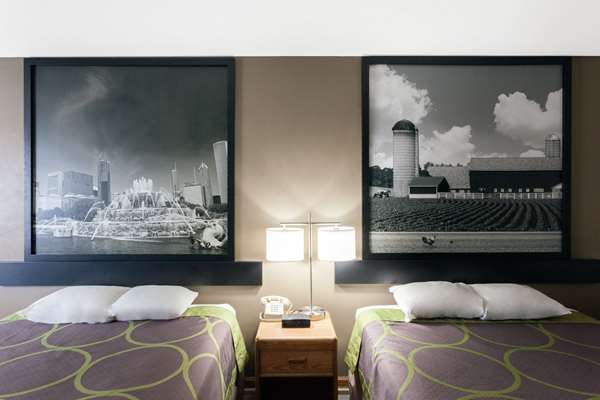  - Super 8 Hotel Gilman - I-57, Exit 283