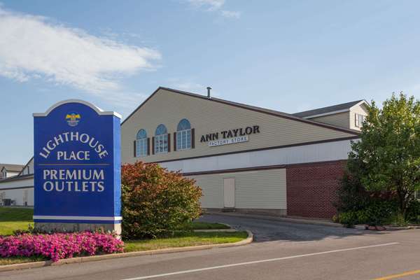  - Super 8 Hotel Michigan City - I-94, Exit 34