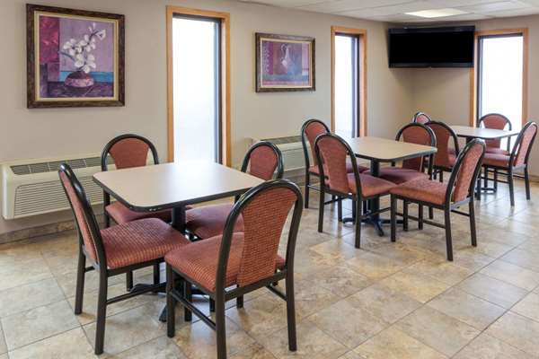  - Super 8 Hotel Michigan City - I-94, Exit 34