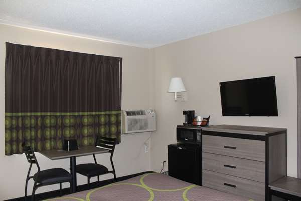  - Super 8 Hotel Michigan City - I-94, Exit 34