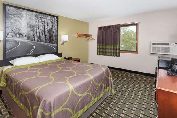  - Super 8 Hotel Michigan City - I-94, Exit 34