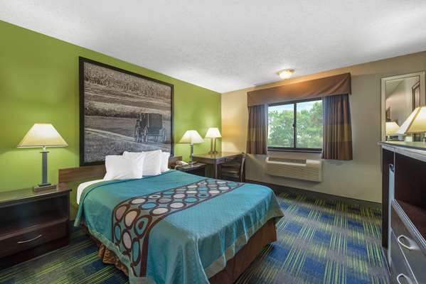  - Super 8 Hotel North Ridgeville - I-80, Exit 152