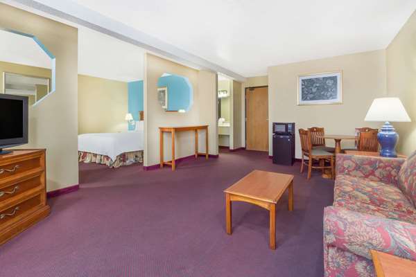 Suite - Baymont Inn & Suites Huber Heights - I-70, Exit 36