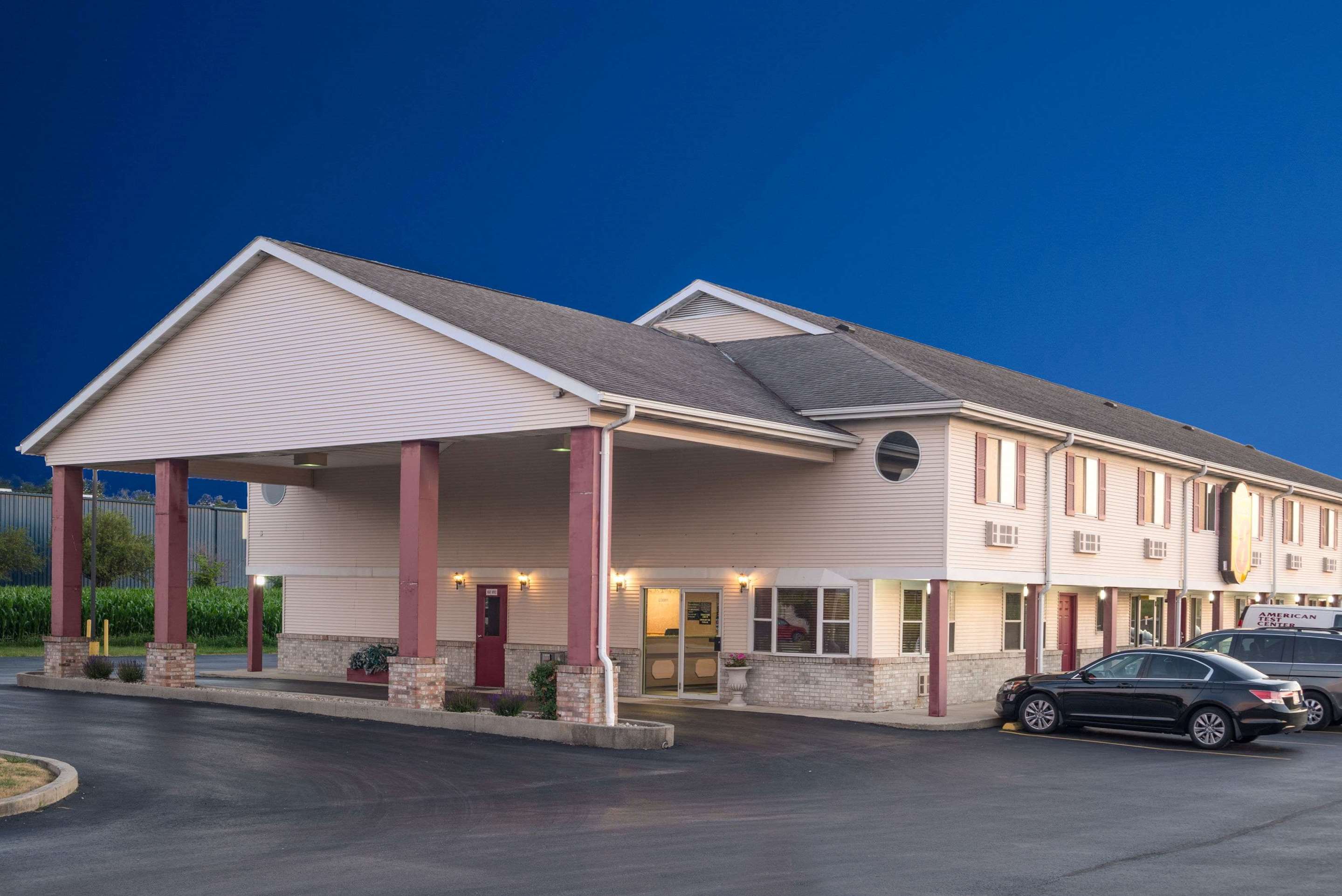 Exterior | Super 8 by Wyndham Wapakoneta