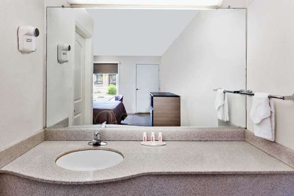  - Super 8 Motel Ringgold - I-75, Exit 348