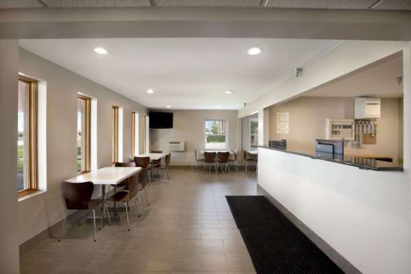  - Super 8 Hotel Tuscola - I-57, Exit 212