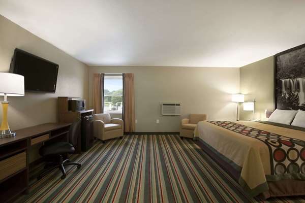 Suite - Super 8 Hotel Tuscola - I-57, Exit 212