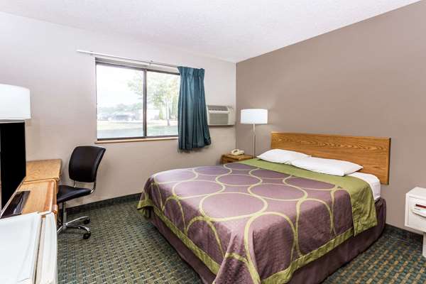  - Super 8 Hotel St Charles