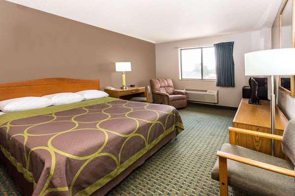  - Super 8 Hotel St Charles
