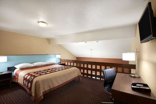 Suite - Super 8 Motel Salem