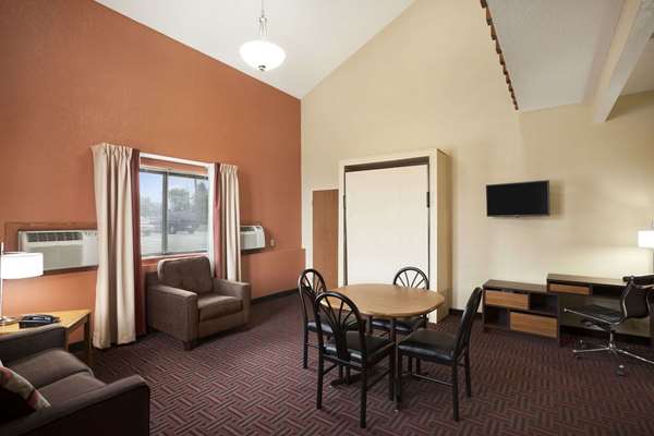 Suite - Super 8 Motel Salem