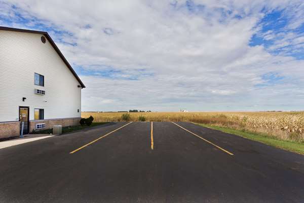  - Super 8 Hotel Rochelle - I-39, Exit 99