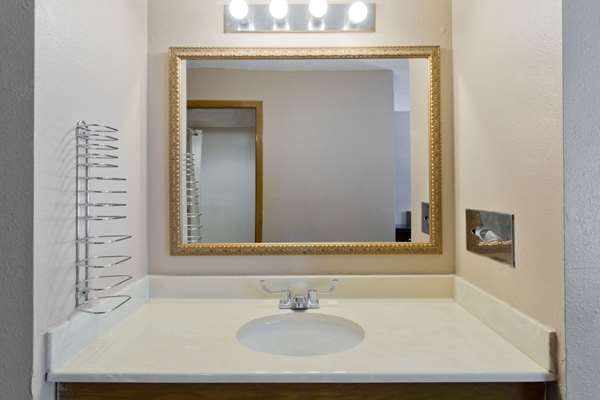  - Super 8 Hotel Rockford - I-39 & I-90, Exit 15