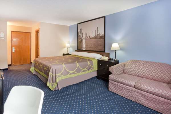  - Super 8 Hotel Rockford - I-39 & I-90, Exit 15