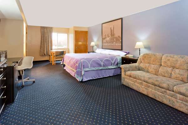  - Super 8 Hotel Rockford - I-39 & I-90, Exit 15