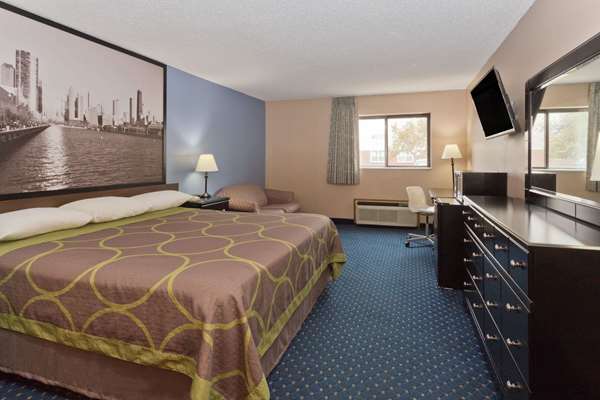  - Super 8 Hotel Rockford - I-39 & I-90, Exit 15